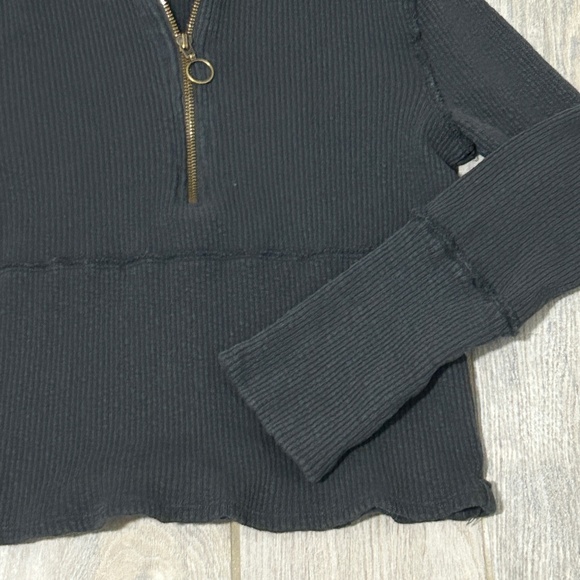 Women's We the Free Distressed Gray Thermal Crop Shirt - MEDIUM - Picture 3 of 12